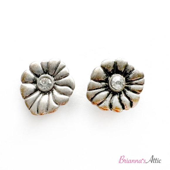 L&J Faith Jewelry Silver Bracelet And Earring Set - Picture 6 of 10